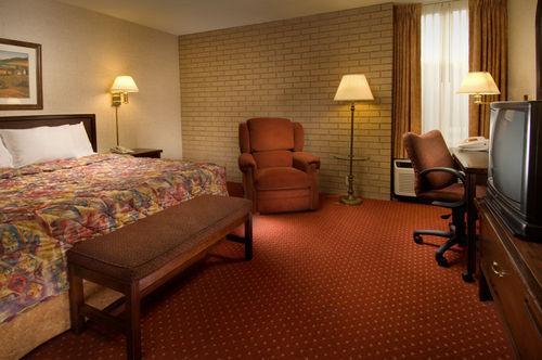 Pear Tree Inn Mcallen McAllen Room photo